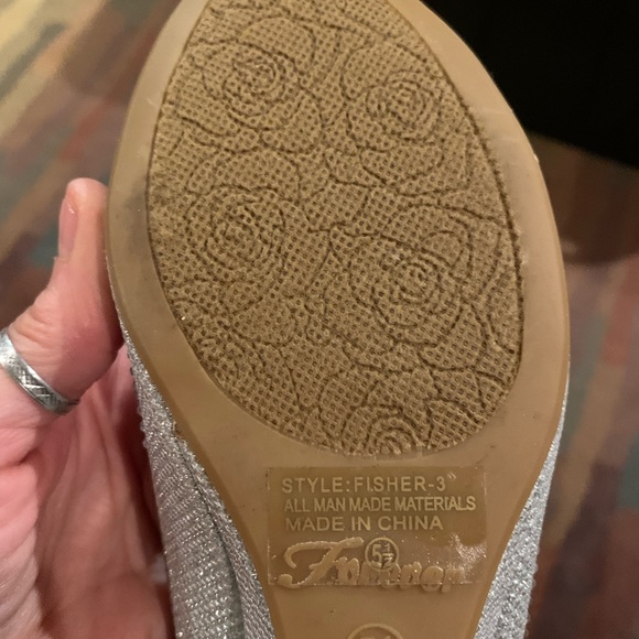 Excellent condition silver low wedge heels - Picture 5 of 11